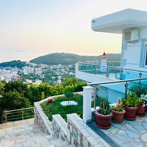 Mistral , Himarë Albanie